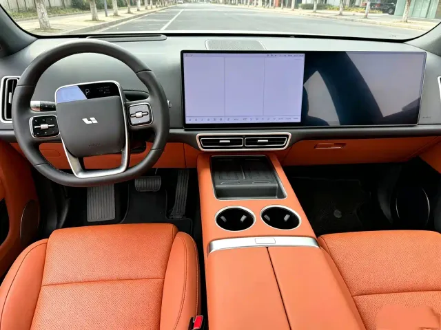 Li Auto L6 — Фото автомобиля 5