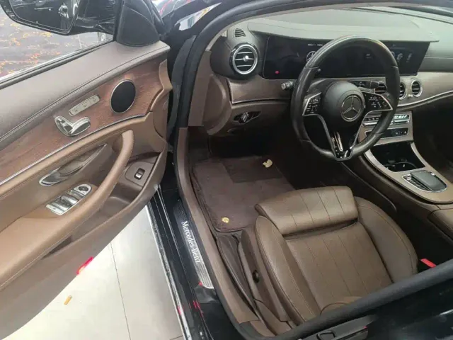 Mercedes-Benz E-Class — Фото автомобиля 15