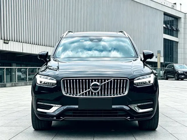 Volvo XC90 — Фото автомобиля 2