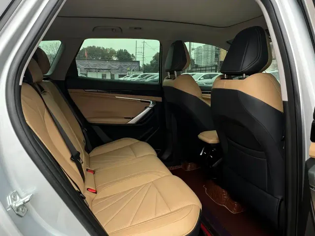 Geely Boyue L — Фото автомобиля 10