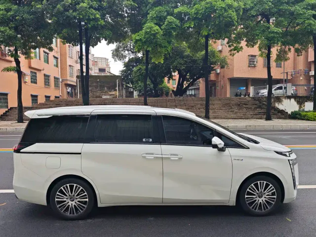 GAC Trumpchi E8 — Фото автомобиля 4