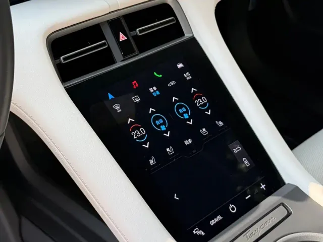 Porsche Taycan — Фото автомобиля 16