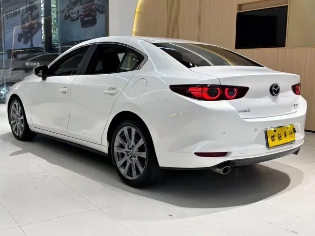 Mazda Axela — Фото автомобиля 5