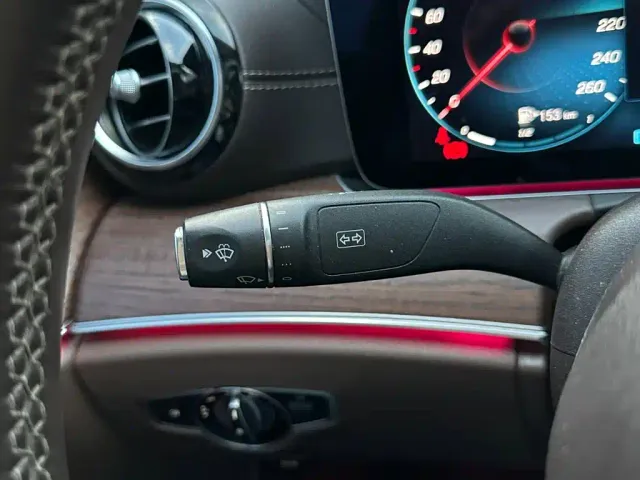 Mercedes-Benz E-Class — Фото автомобиля 21