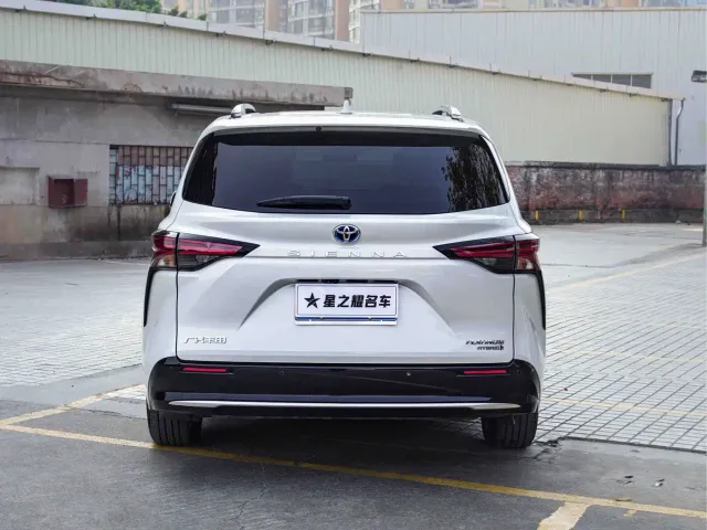 Toyota Toyota Sienna 2021 2.5L Hybrid Platinum Edition — Фото автомобиля 6
