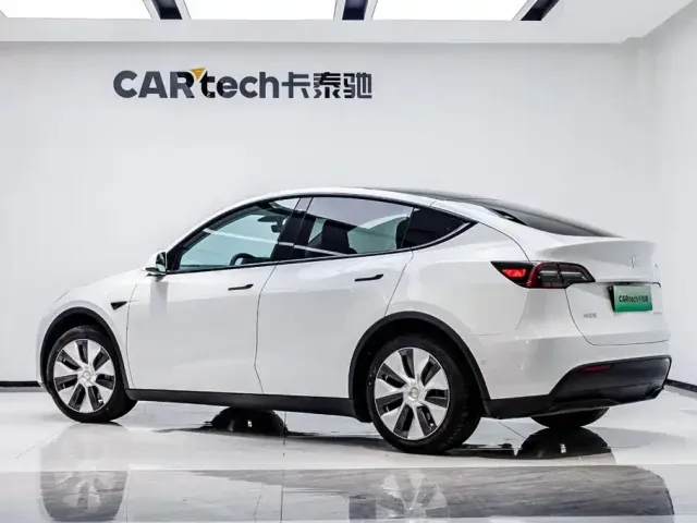 Tesla Model Y — Фото автомобиля 4