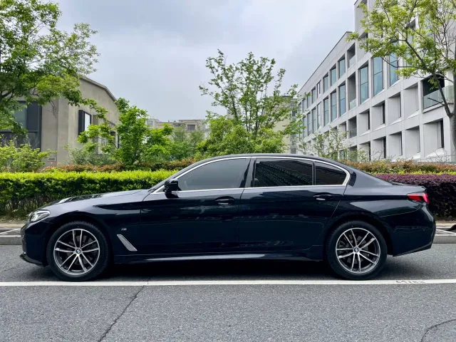 BMW 5 Series — Фото автомобиля 4