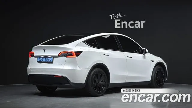 Tesla Model Y — Фото автомобиля 2