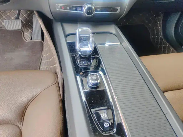Volvo S60 — Фото автомобиля 16