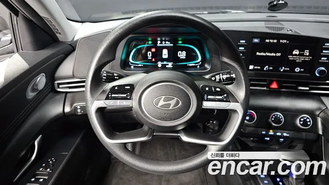 Hyundai AVANTE Новый Avante (CN7) 1.6 LPi (Для проката) — Фото автомобиля 13