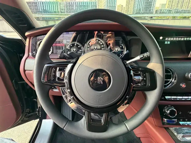 Rolls-Royce Ghost — Фото автомобиля 6