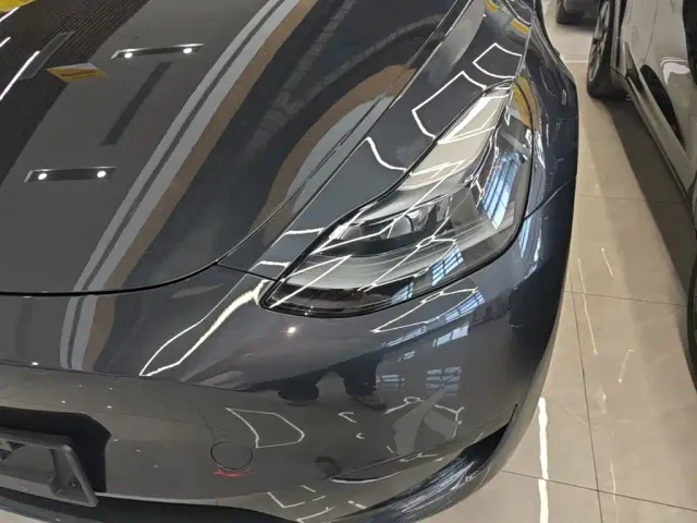 Tesla Model Y — Фото автомобиля 23