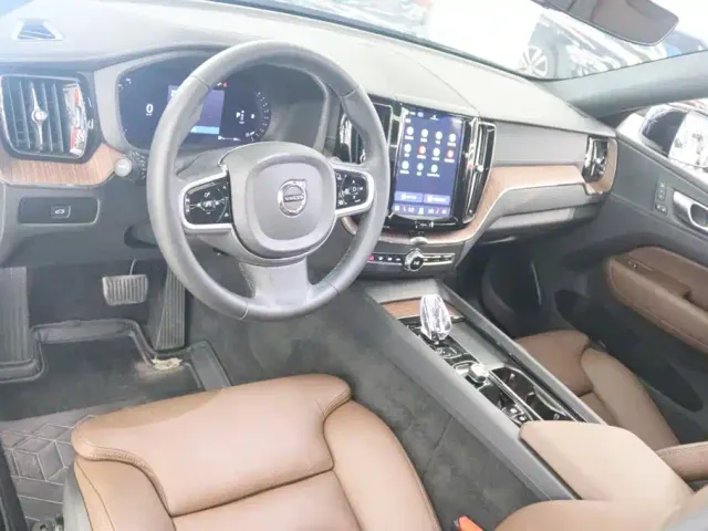 Volvo XC60 — Фото автомобиля 12