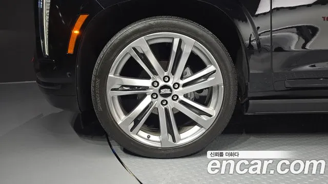 Cadillac Escalade 5th Gen — Фото автомобиля 15
