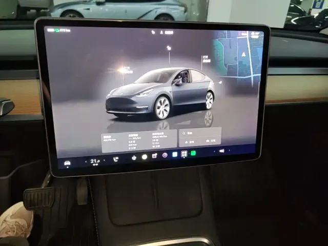 Tesla Model Y — Фото автомобиля 12