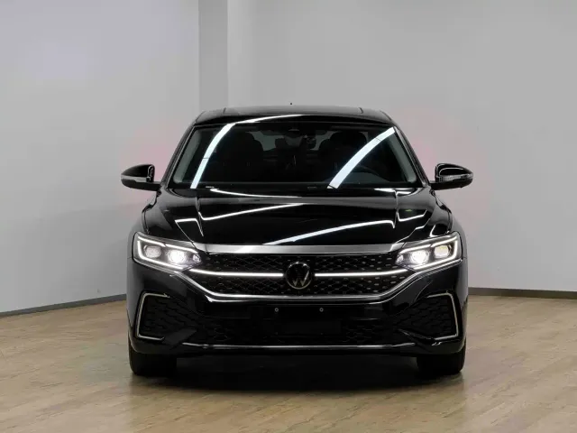 Volkswagen Passat — Фото автомобиля 2