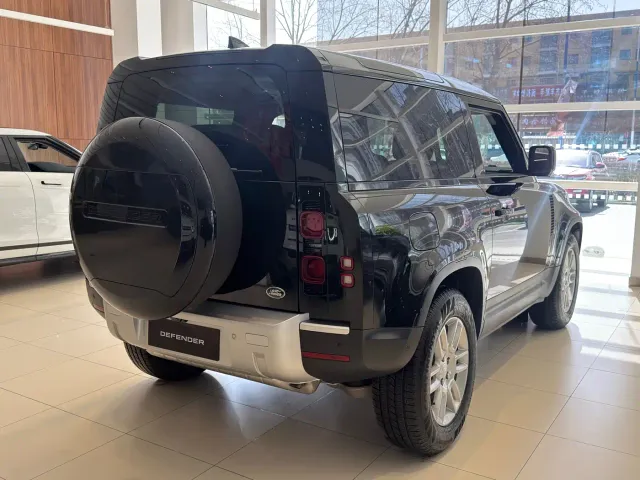 Land Rover Defender — Фото автомобиля 6