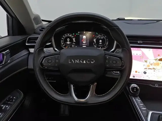 Lynk & Co 01 — Фото автомобиля 15
