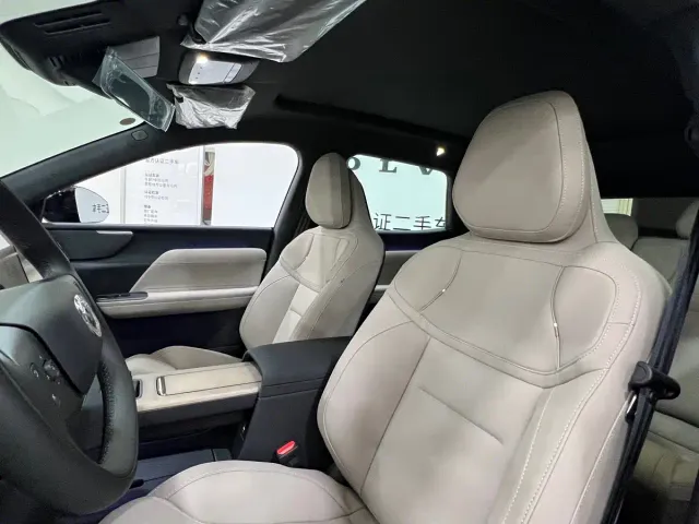 Volvo XC70 Plug-in Hybrid — Фото автомобиля 11