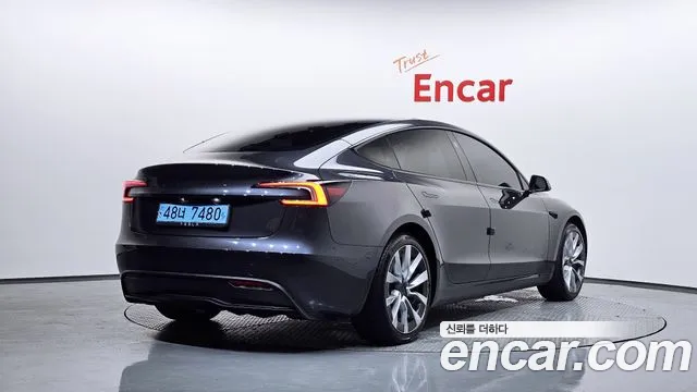 Tesla Model 3 — Фото автомобиля 2