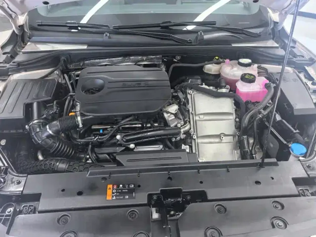 Roewe M7 DMH — Фото автомобиля 10
