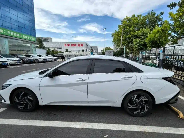 Hyundai Elantra — Фото автомобиля 9