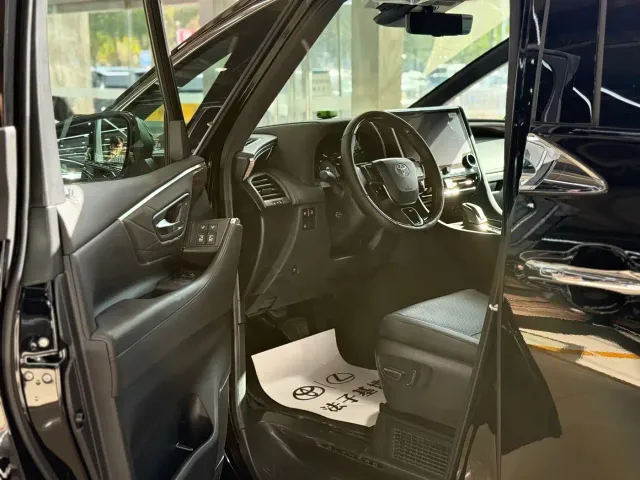 Toyota Alphard — Фото автомобиля 6