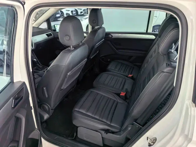 Volkswagen Touran — Фото автомобиля 9