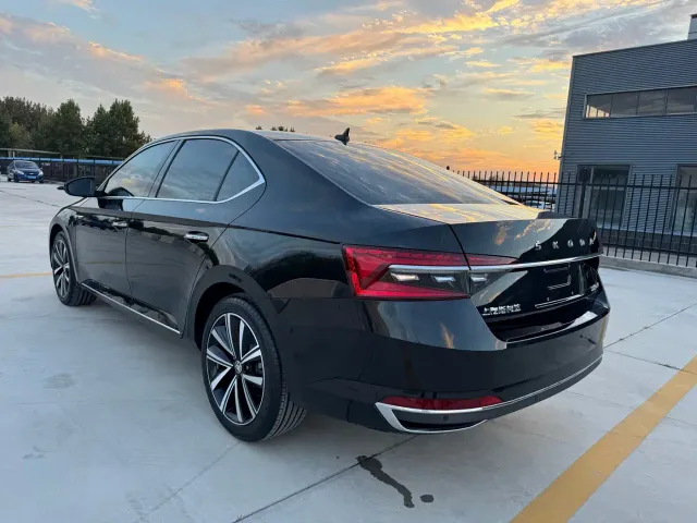 Skoda Superb — Фото автомобиля 7