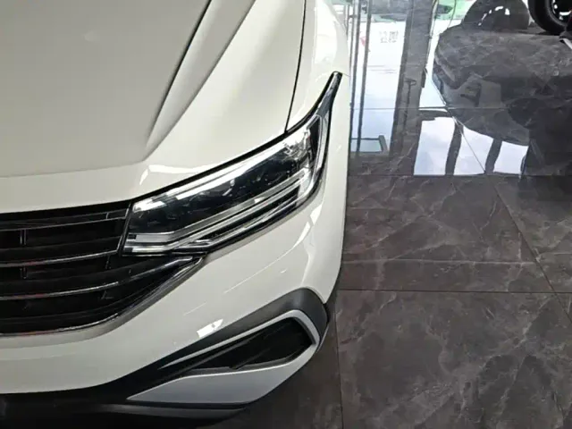 Volkswagen Tiguan L — Фото автомобиля 23