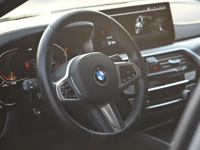 BMW 5 Series — Фото автомобиля 8