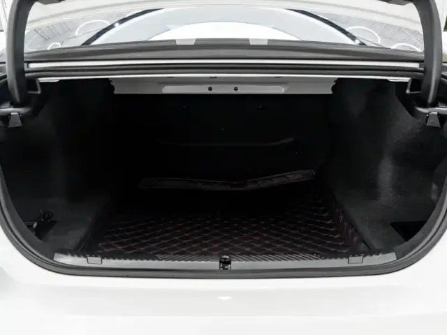 BMW BMW 5 Series 2025 530Li Premium M Sport Package — Фото автомобиля 12