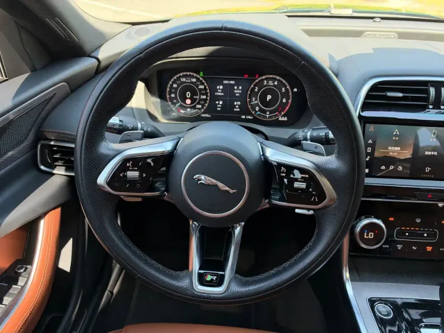 Jaguar XEL — Фото автомобиля 13