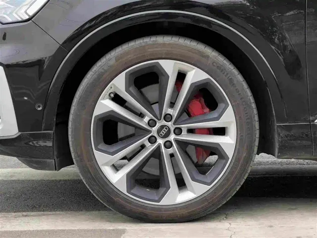 Audi Q7 — Фото автомобиля 4
