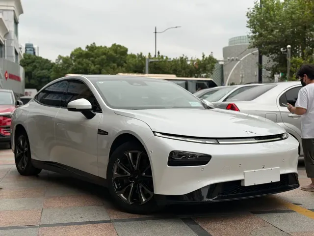 Xpeng P7 — Фото автомобиля 17