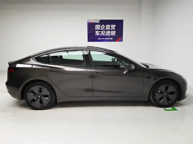 Tesla Model 3 — Фото автомобиля 7