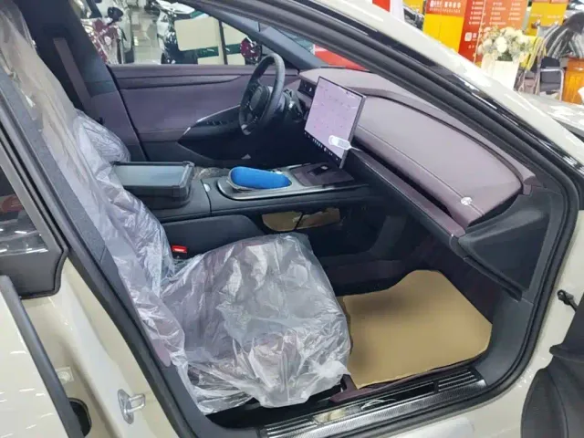 Xiaomi SU7 — Фото автомобиля 24