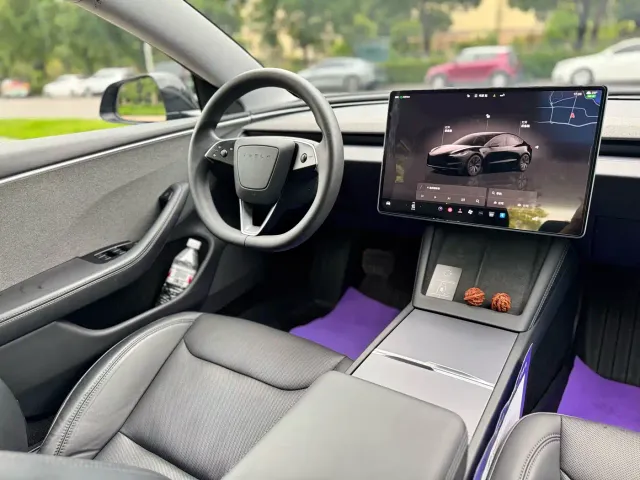 Tesla Model 3 — Фото автомобиля 13
