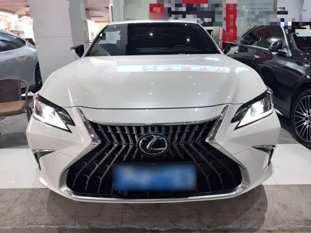 Lexus ES — Фото автомобиля 2
