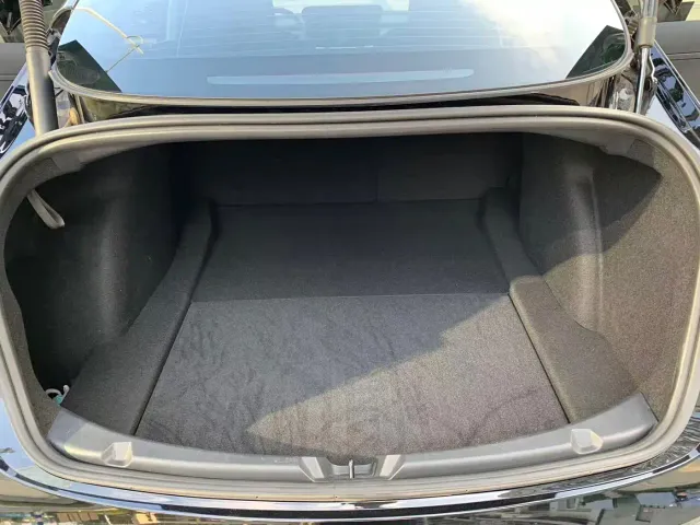 Tesla Model 3 — Фото автомобиля 8