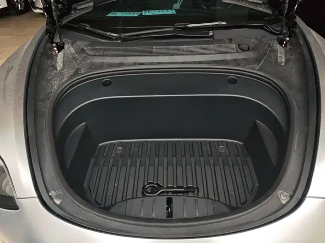 Tesla Model 3 — Фото автомобиля 19
