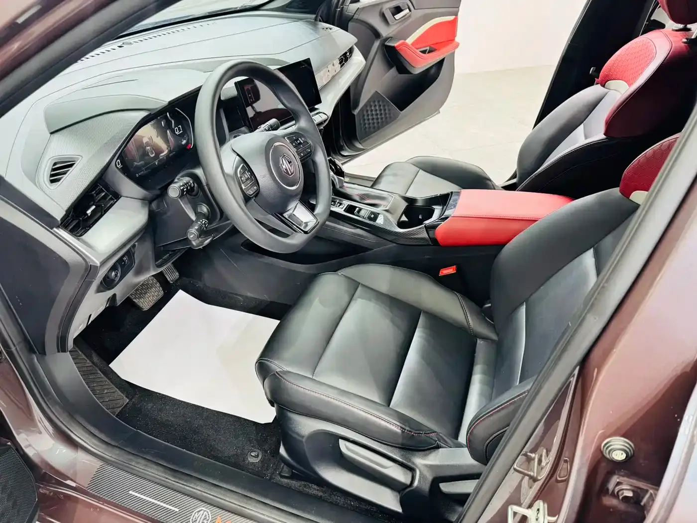 MG MG5 2022 180DVVT CVT Youth Luxury Edition — Фото автомобиля 7