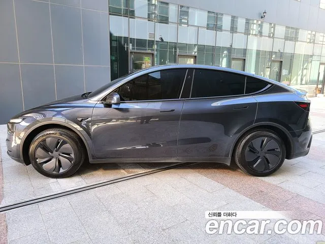 Tesla Model Y — Фото автомобиля 4