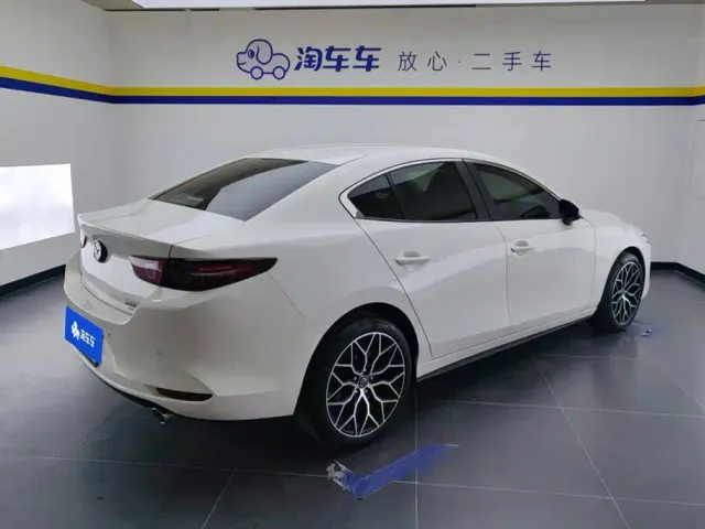 Mazda Axela — Фото автомобиля 3