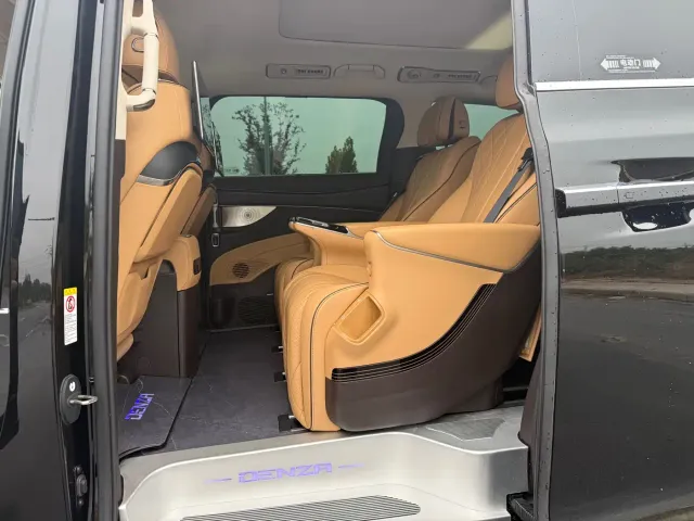 Denza Denza D9 2024 DM-i 980 AWD Flagship — Фото автомобиля 5