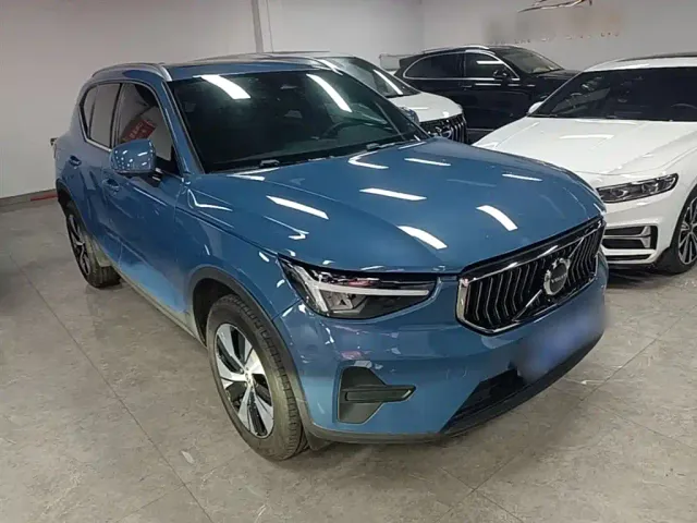 Volvo XC40 — Фото автомобиля 3