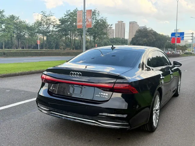 Audi A7L — Фото автомобиля 10