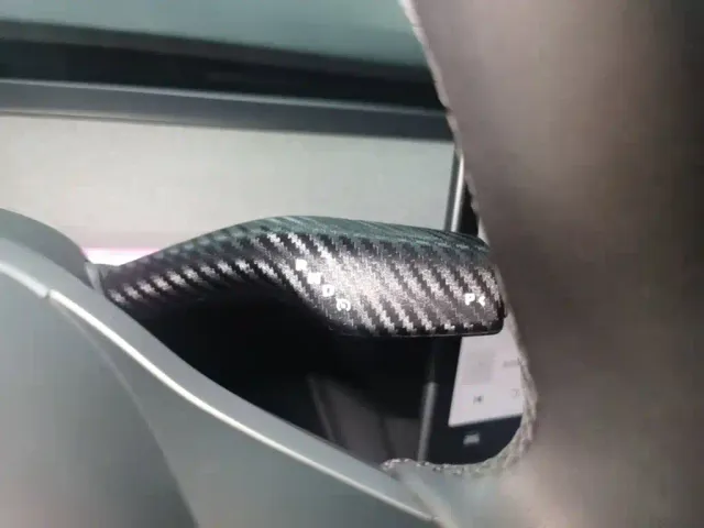 Tesla Model Y — Фото автомобиля 17