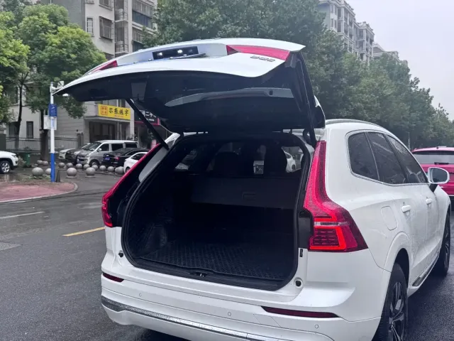 Volvo XC60 — Фото автомобиля 8