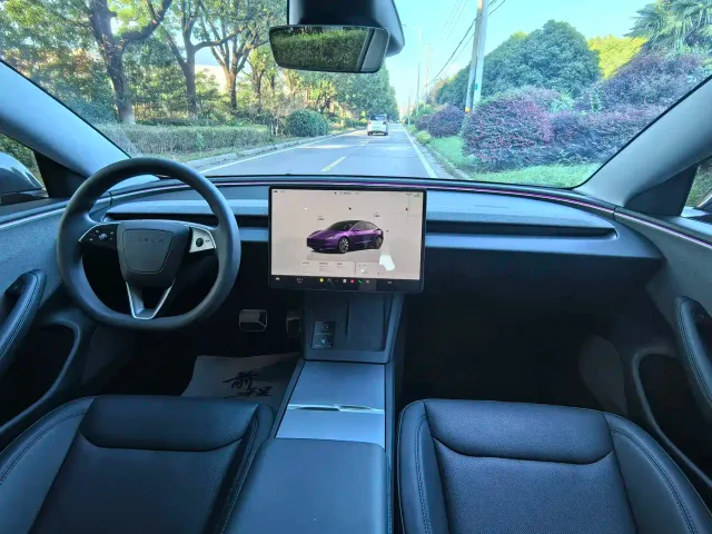 Tesla Model 3 — Фото автомобиля 11
